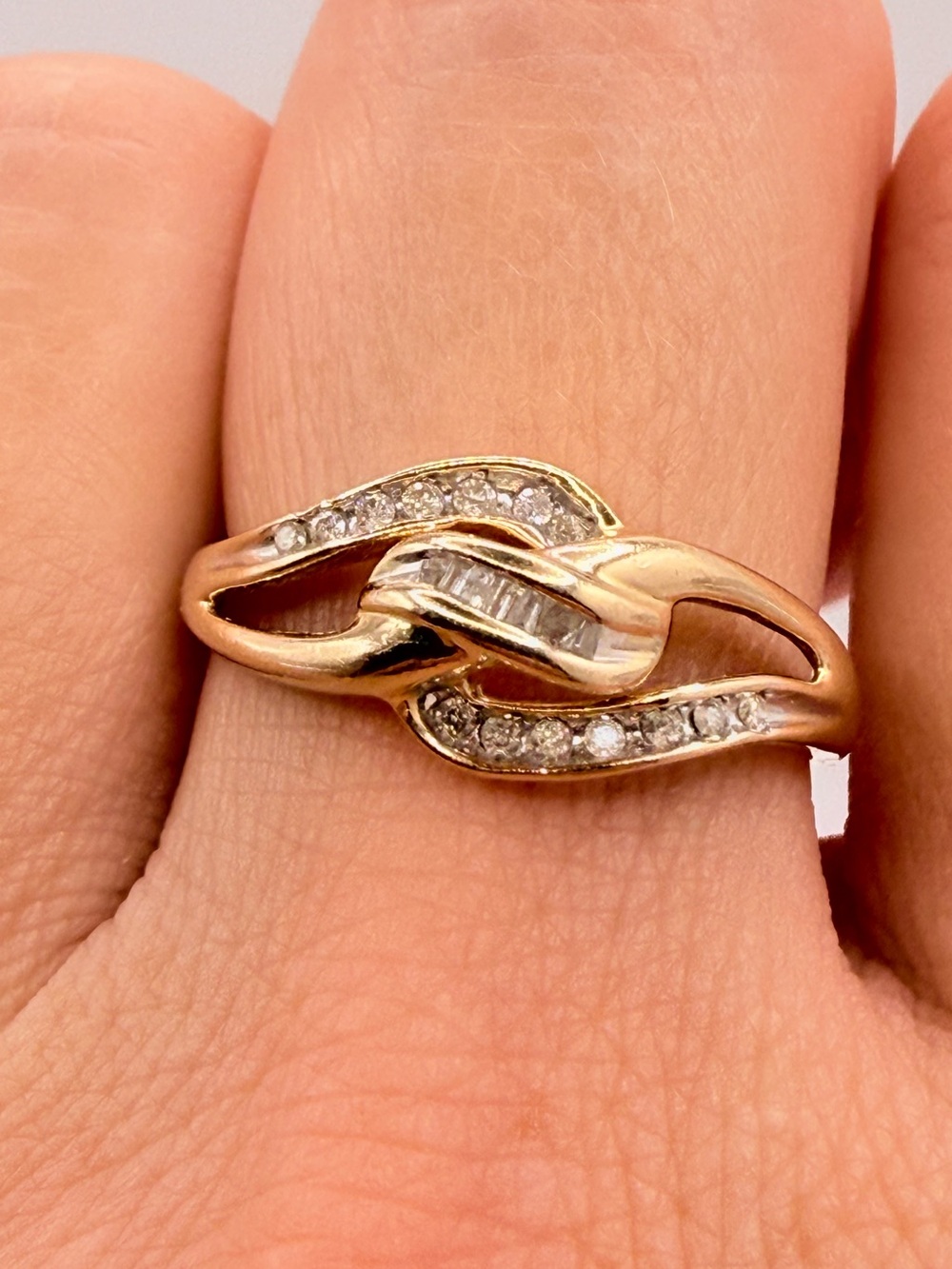 14k Gold Diamond Accent Knot Ring - Size 9 1/2